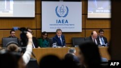 نٹرنیشنل اٹامک انرجی ایجنسی ا(IAEA) کے ڈائریکٹر جنرل رافیل گروسی 3 جون 2024 کو ویانا، آسٹریا میں ایجنسی کے ہیڈ کوارٹر میں IAEA کے بورڈ آف گورنرز کے اجلاس میں شریک ہیں۔