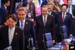 آسیان ممالک کے وزراء خارجہ انڈونیشیا میں اجلاس کے لیے آتے ہوئے۔ فوٹو اے پی۔ 13 جولوئی 2023